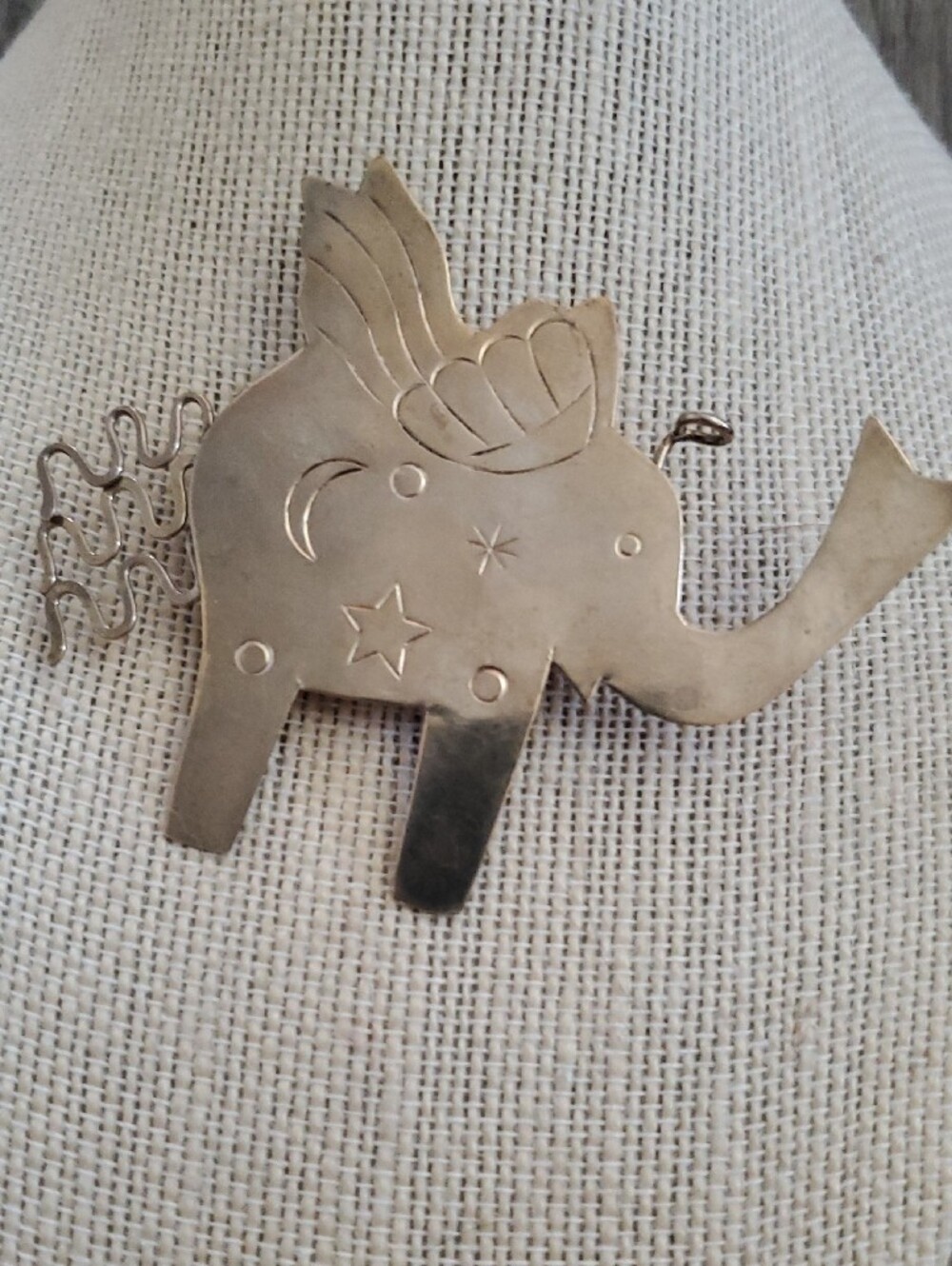 ⭐️SILVER TONE ELEPHANT BROOCH